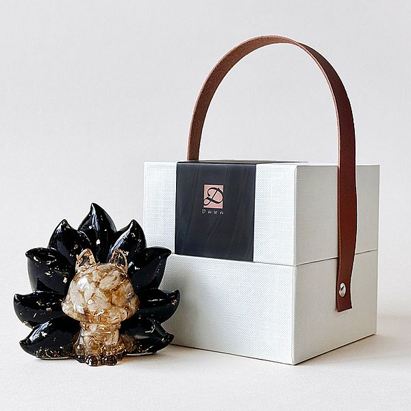 Dawn Fashion 彤恩時尚~水晶狐仙(銀月光/粉水晶/虎眼石/東陵玉+白色禮盒)1組入 款式可選 Dawn Fashion 彤恩時尚~水晶狐仙(銀月光/粉水晶/虎眼石/東陵玉+白色禮盒)1組入 款式可選