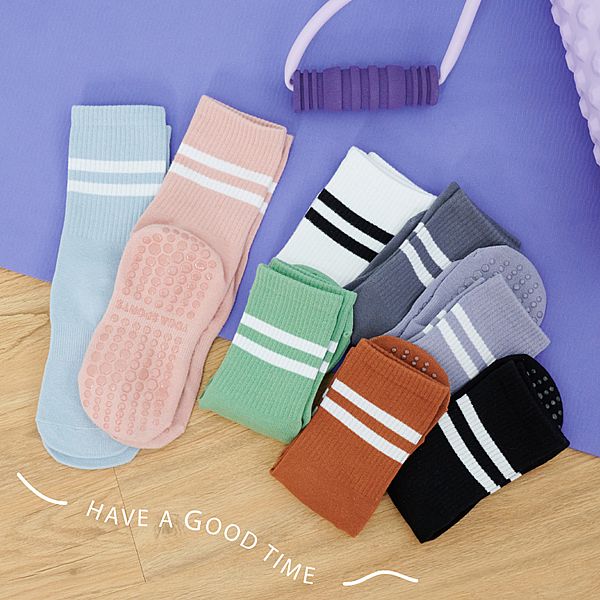 VOLA 維菈織品~瑜珈防滑中筒襪(22cm-24cm)1雙入 3/4長襪 款式可選 VOLA 維菈織品~瑜珈防滑中筒襪(22cm-24cm)1雙入 3/4長襪 款式可選