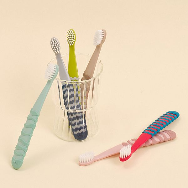 韓國 K-MOM~護理兒童牙刷(1入) 款式可選 韓國 K-MOM~護理兒童牙刷(1入) 款式可選