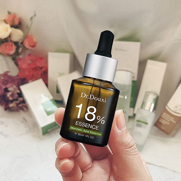 Dr.Douxi 朵璽~杏仁酸精華液18%(30ml) Dr.Douxi 朵璽~杏仁酸精華液18%(30ml)