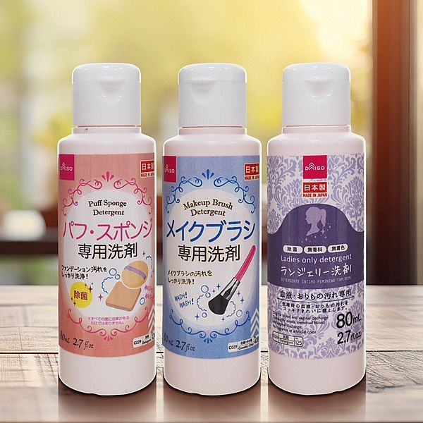 日本 DAISO~粉撲／刷具／女性專用清洗劑(80ml) 款式可選