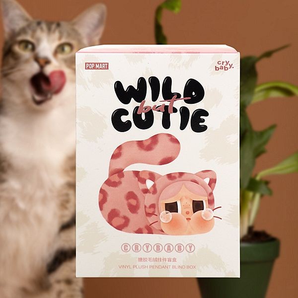 CRYBABY 豹豹貓貓系列~搪膠毛絨掛件盲盒(1入) POP MART 哭娃 公仔隨機出貨 CRYBABY 豹豹貓貓系列~搪膠毛絨掛件盲盒(1入) POP MART 哭娃 公仔隨機出貨