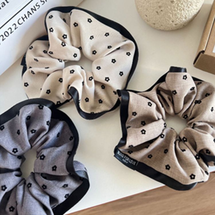 小花花包邊大腸圈(米黃／卡其／灰）1入 款式可選